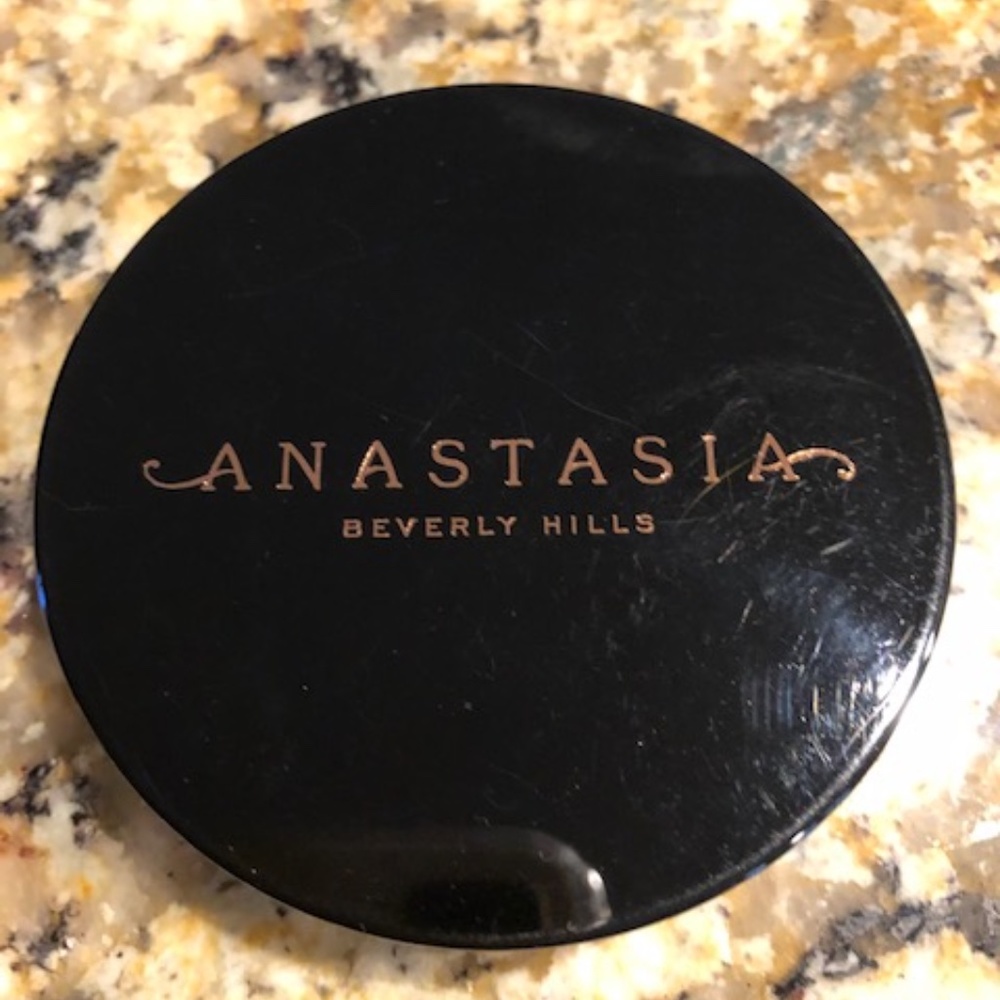 Anastasia Beverly hills So Hollywood Illuminator